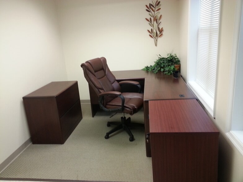 More Photos Of 7440 Heritage Village Plz, Gainesville Office For Lease