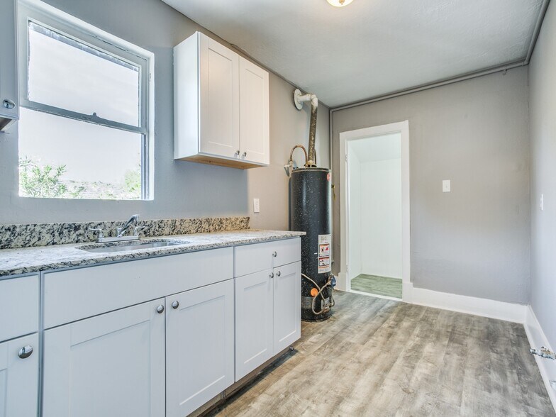 More Photos Of 810-812 Maltby St, Houston Apartments For Sale