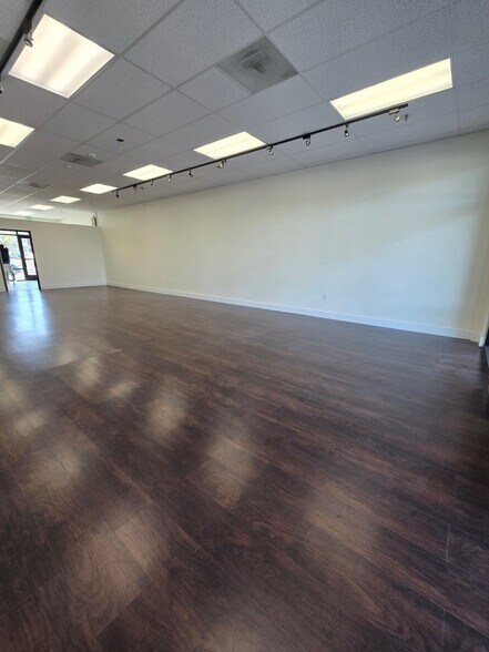 More Photos Of 8840 N Magnolia Ave, Santee Freestanding For Lease