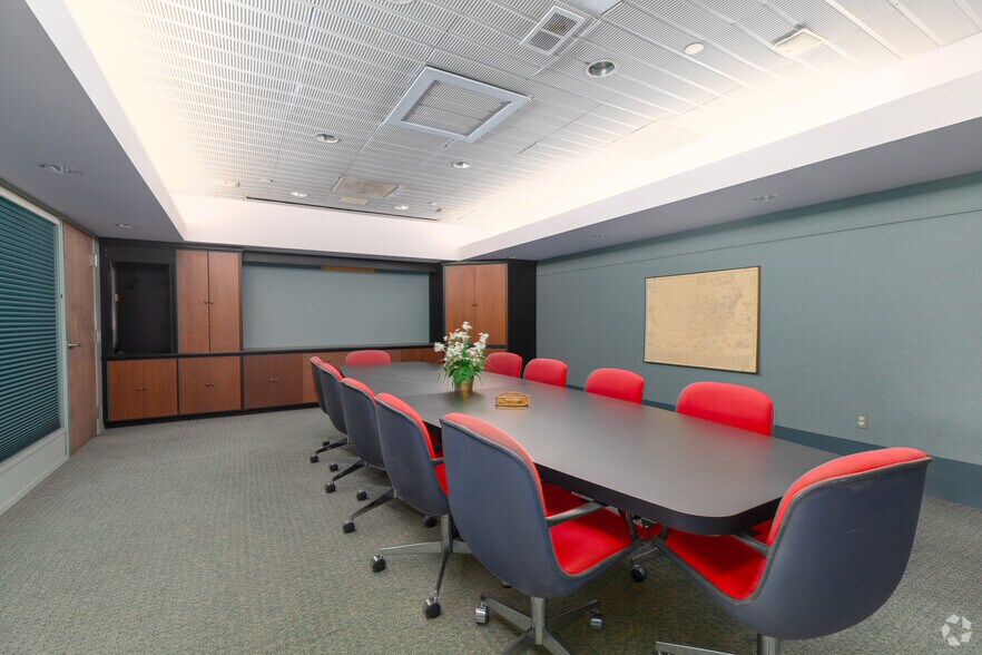 More Photos Of 47 Commerce Dr, Cranbury Light Distribution For Sale