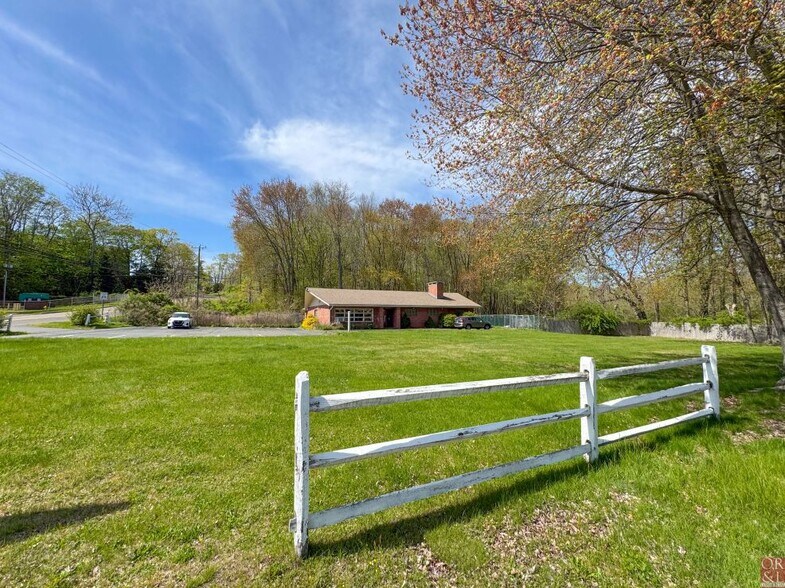 More Photos Of 46-50 N Main St, Branford Medical For Sale