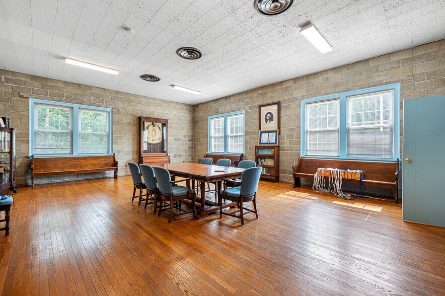 More Photos Of 27 Brandes St, Webster Office For Sale
