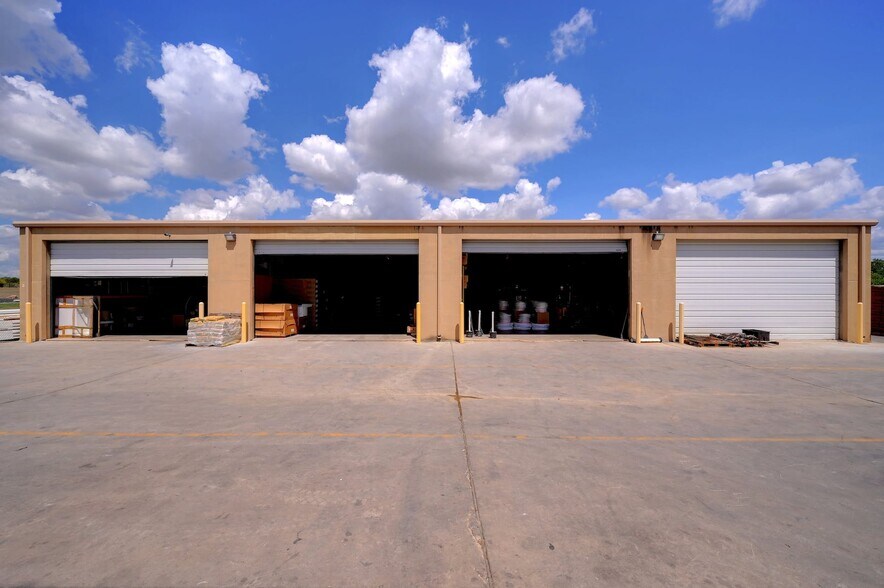 More Photos Of 1300 Universal City Blvd, Universal City Warehouse For Sale