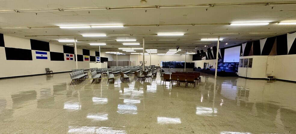More Photos Of 3200 Roosevelt Blvd, Middletown Unknown For Lease