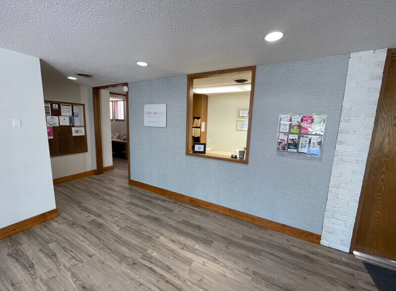 More Photos Of 116 W 19th St, Falls City Showroom For Sale
