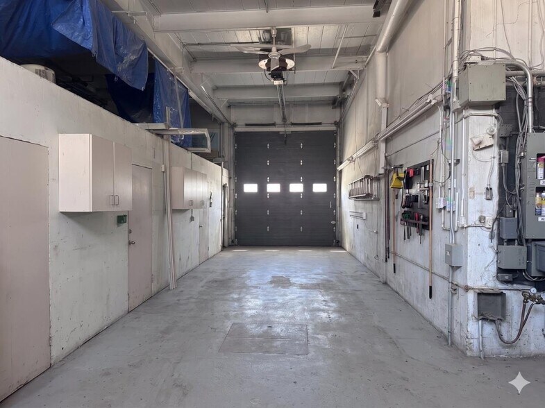 More Photos Of 15925 Rue Notre-Dame E, Montréal Light Manufacturing For Sale