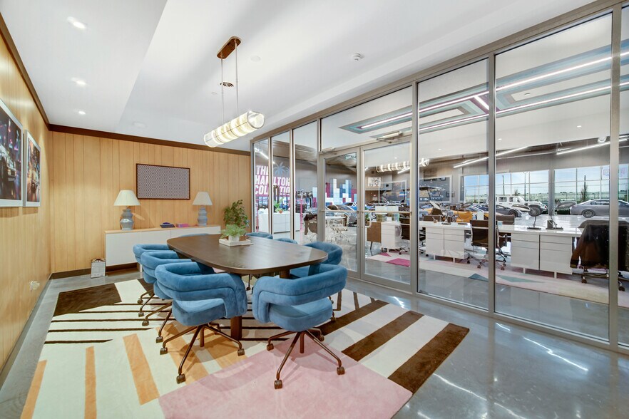 More Photos Of 2108-2260 Ferry Rd, Naperville Showroom For Sale