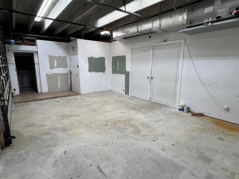 More Photos Of 500 N Old Dixie Hwy, Jupiter Light Manufacturing For Lease