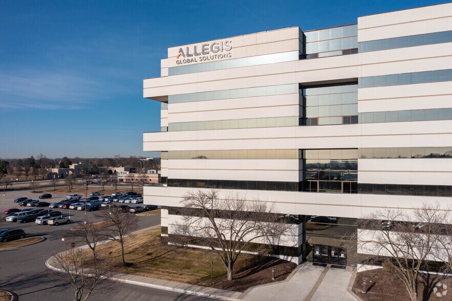 More Photos Of 700 Tower Dr, Troy Office For Lease