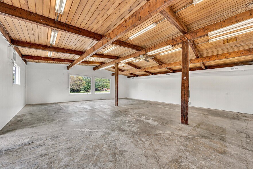 More Photos Of 3664 Colonial Ave, Cave Spring General Retail For Lease