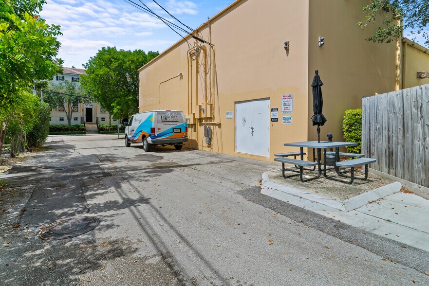 More Photos Of 117 NE 5th Ave, Delray Beach Storefront Retail Office For Sale