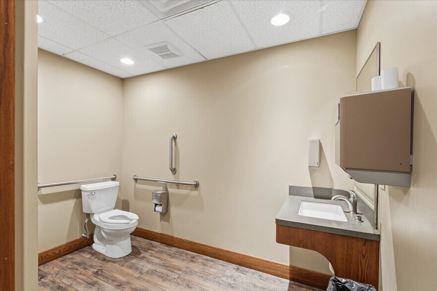 More Photos Of 318 New York Ave, Rochester Sports And Entertainment For Sale