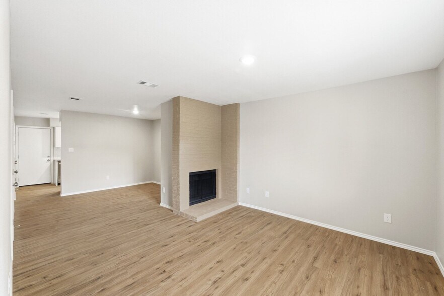 More Photos Of 6709 Wentworth Dr, Austin Apartments For Sale