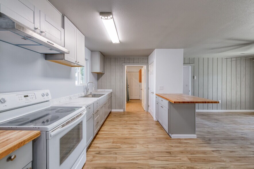 More Photos Of 12712 E McKinley Ave, Sanger Flex For Lease