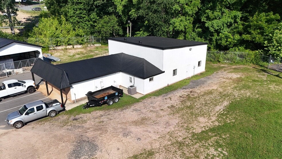 Primary Photo Of 2879 N Cannon Blvd, Landis Service For Lease