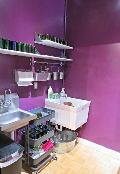 More Photos Of 1016 Davis St, Evanston Storefront Retail Office For Lease