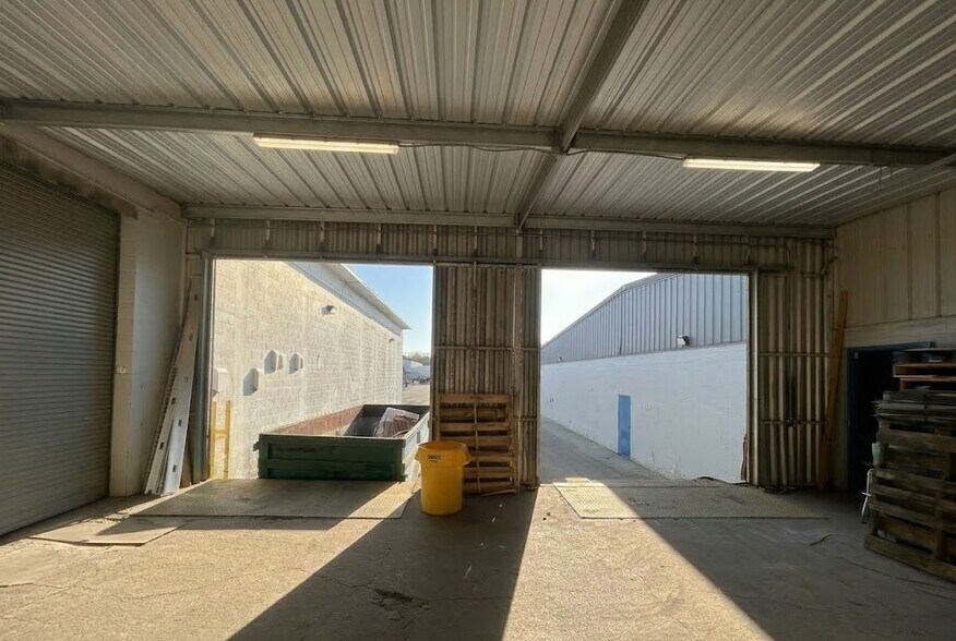 More Photos Of 2650 Jewett Ln, Sanford Manufacturing For Lease