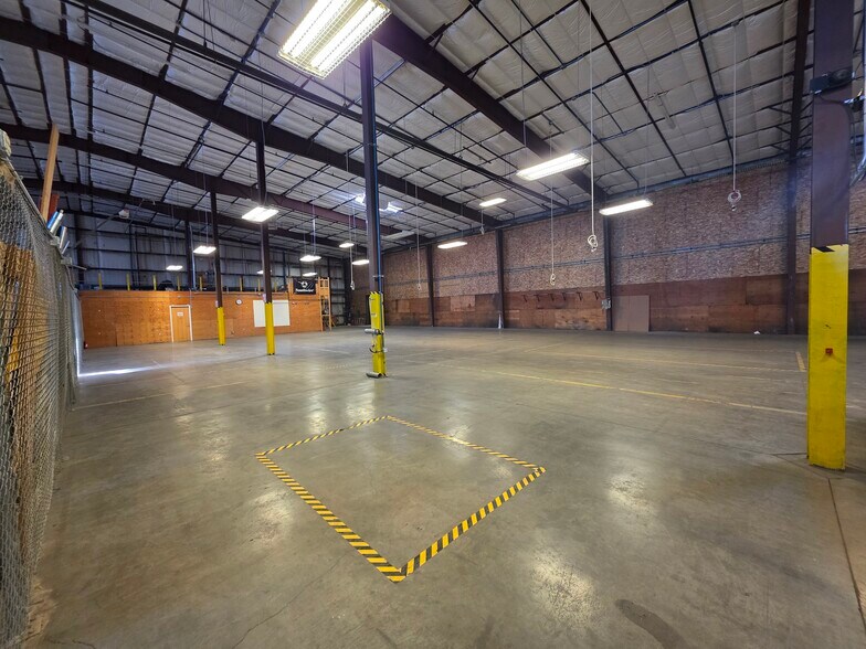 More Photos Of 4901 Ironton St, Denver Warehouse For Lease