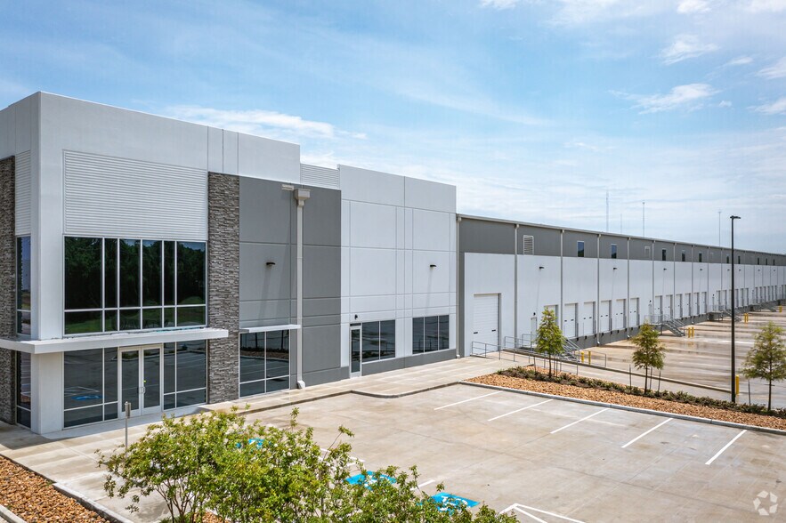 More Photos Of 5615-5890 W Fuqua St, Houston Unknown For Lease