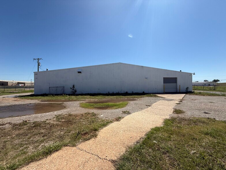 More Photos Of 3224 Industrial Dr, Wichita Falls Manufacturing For Lease