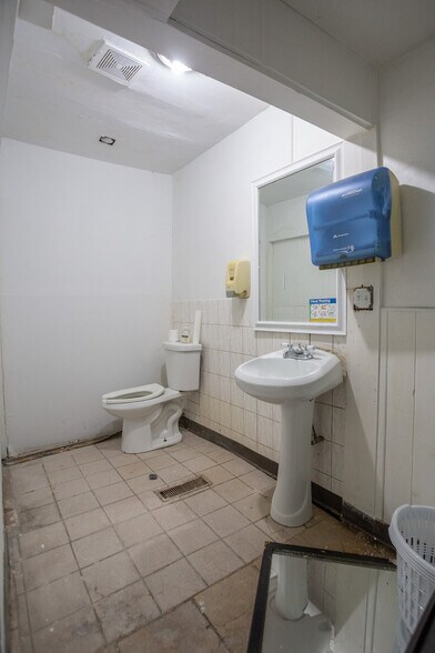 More Photos Of 5401-5403 W Madison St, Chicago Storefront Retail Residential For Sale