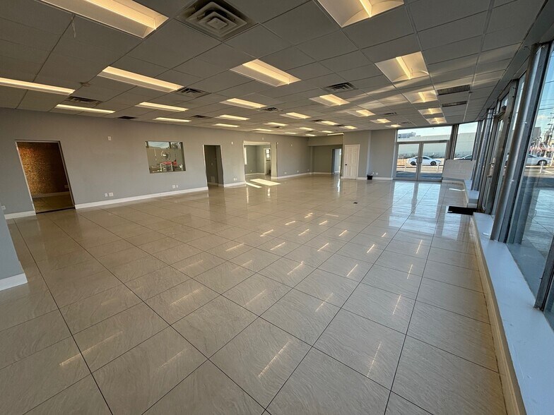 More Photos Of 444 W Merrick Rd, Valley Stream Auto Dealership For Lease