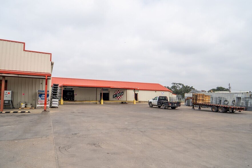 More Photos Of 610 E End St, Goliad General Retail For Sale
