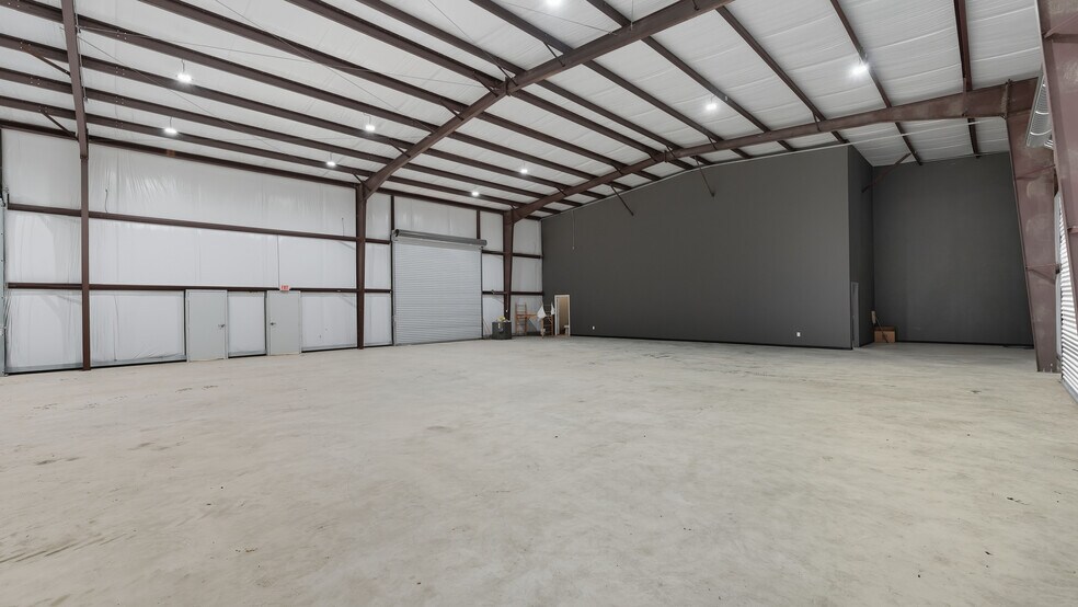 More Photos Of 5345 US 87, Stockdale Warehouse For Sale