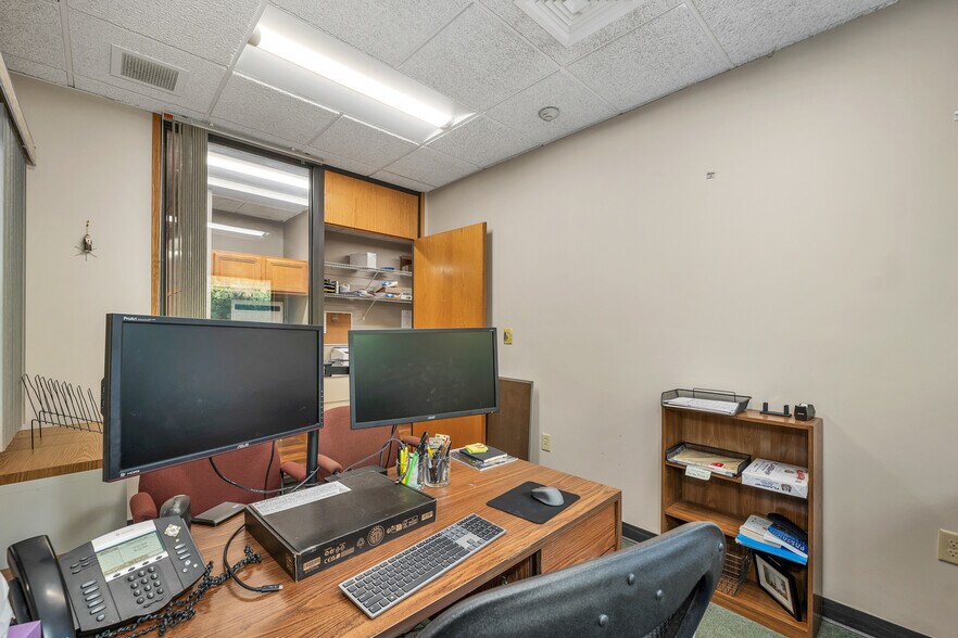 More Photos Of 231 Sutton St, North Andover Medical For Sale