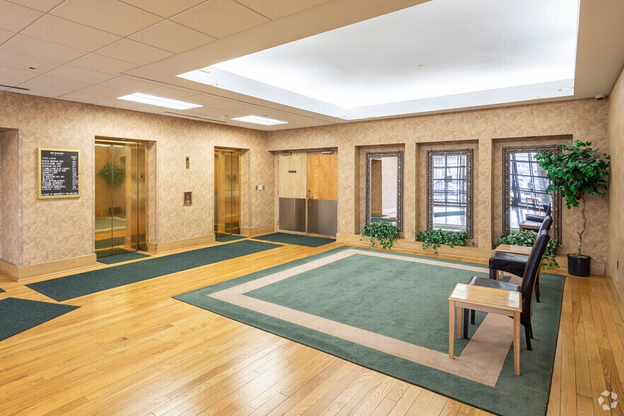 More Photos Of 8850 Richmond Hwy, Alexandria Office For Lease