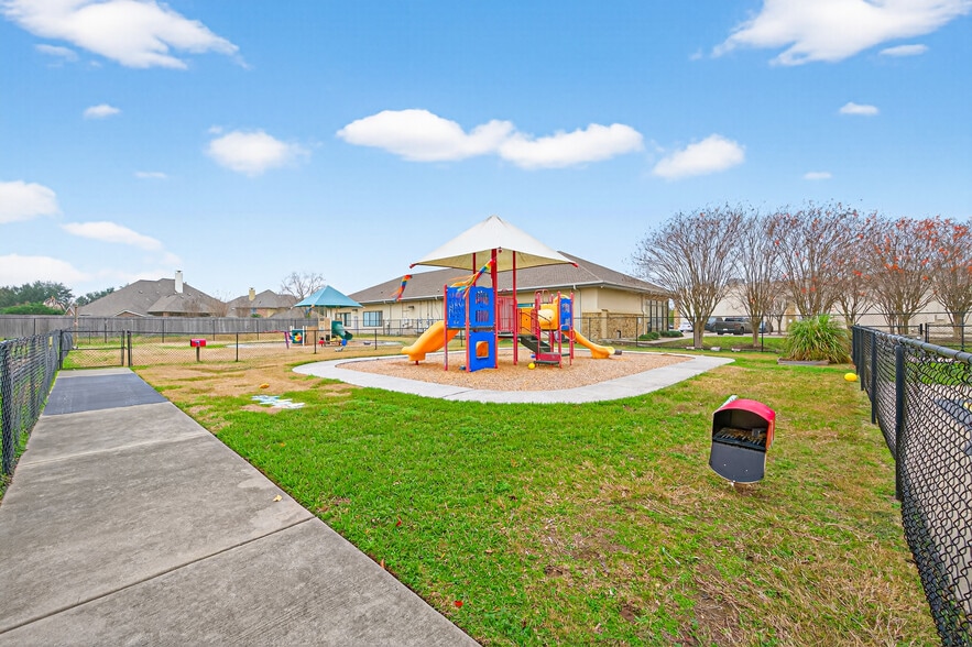 More Photos Of 8525 Queenston Blvd, Houston Freestanding For Sale