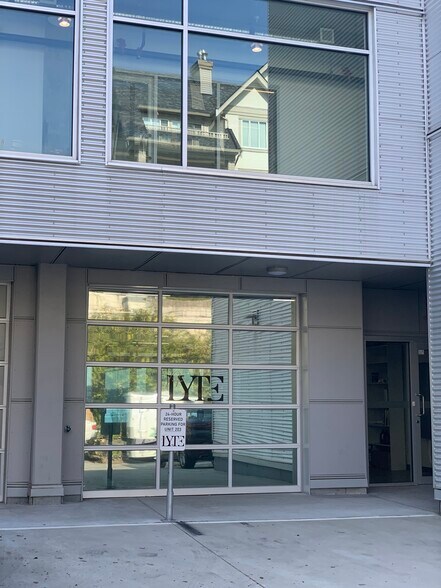 More Photos Of 350 Esplanade E, North Vancouver Warehouse For Lease