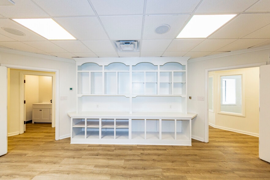 More Photos Of 30-40 E Columbus St, Columbus Unknown For Lease