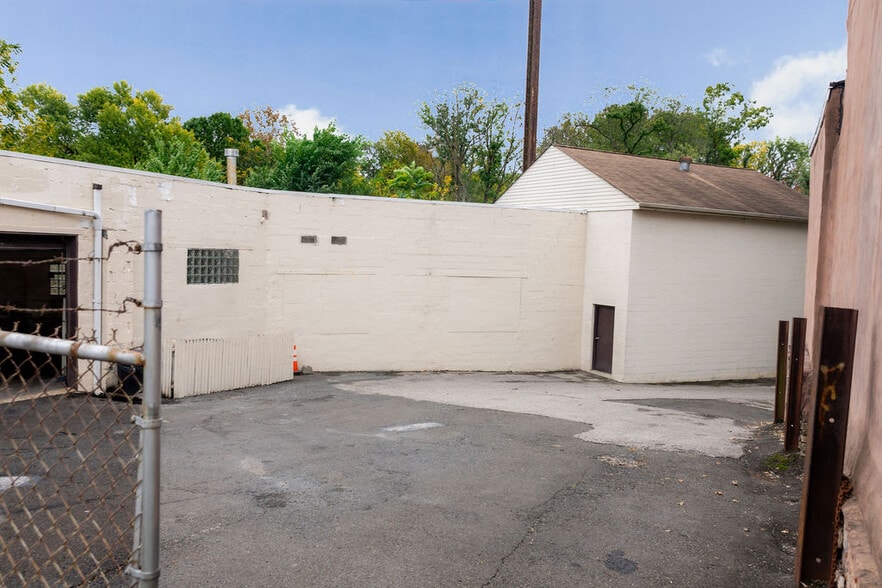 More Photos Of 8257 Frankford Ave, Philadelphia Auto Repair For Sale