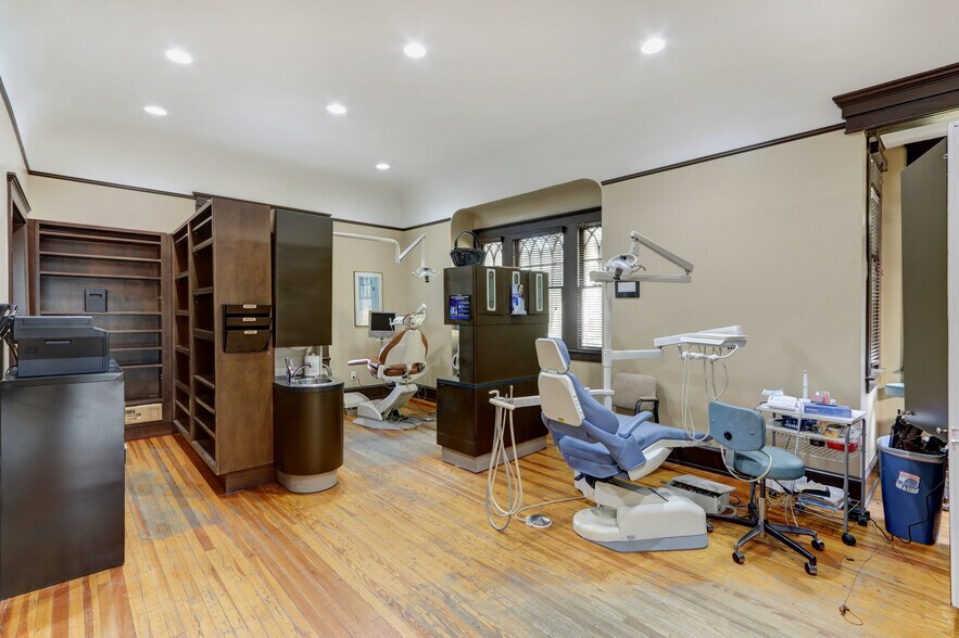 More Photos Of 207 E 31st St, Savannah Medical For Sale