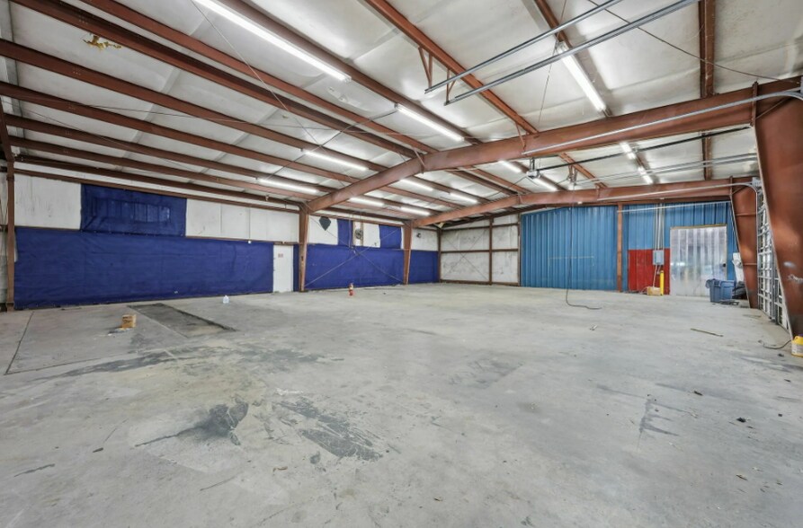More Photos Of 3102 Oaks Rd, New Bern Warehouse For Lease