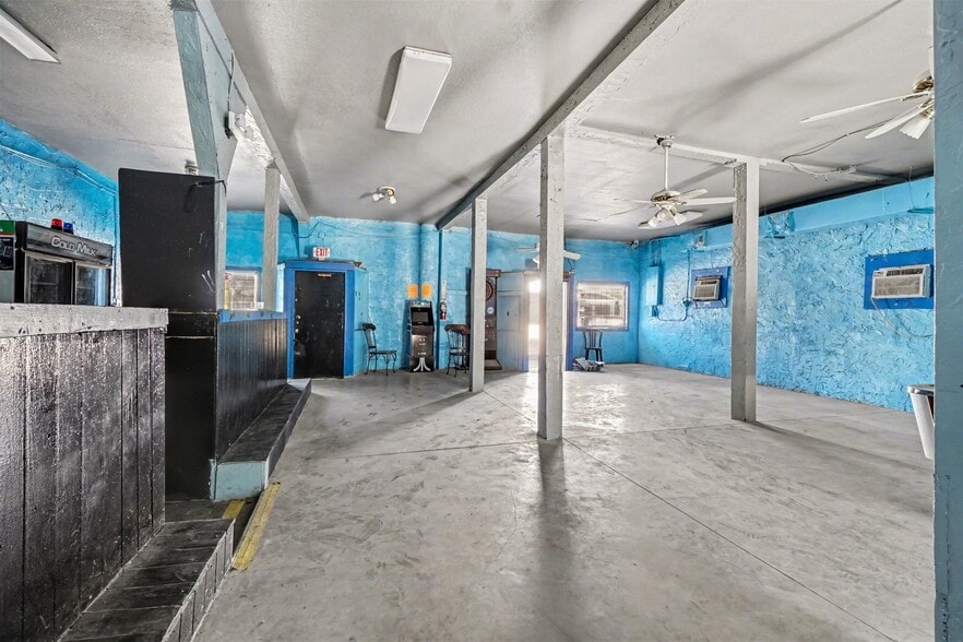 More Photos Of 1013 Historic Goldsboro Blvd, Sanford Light Manufacturing For Sale