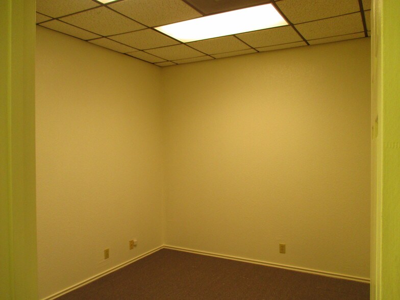 More Photos Of 303 N Carroll Blvd, Denton Office For Lease