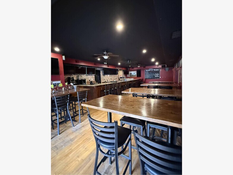 More Photos Of 801 Sixth St, Mendota Storefront Retail Residential For Sale