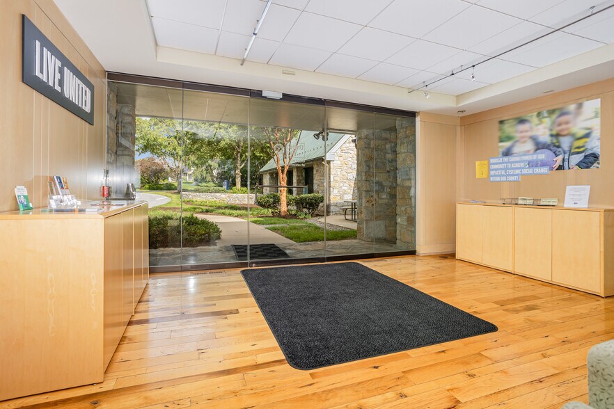 More Photos Of 1910 Harrington Dr, Lancaster Office For Sale
