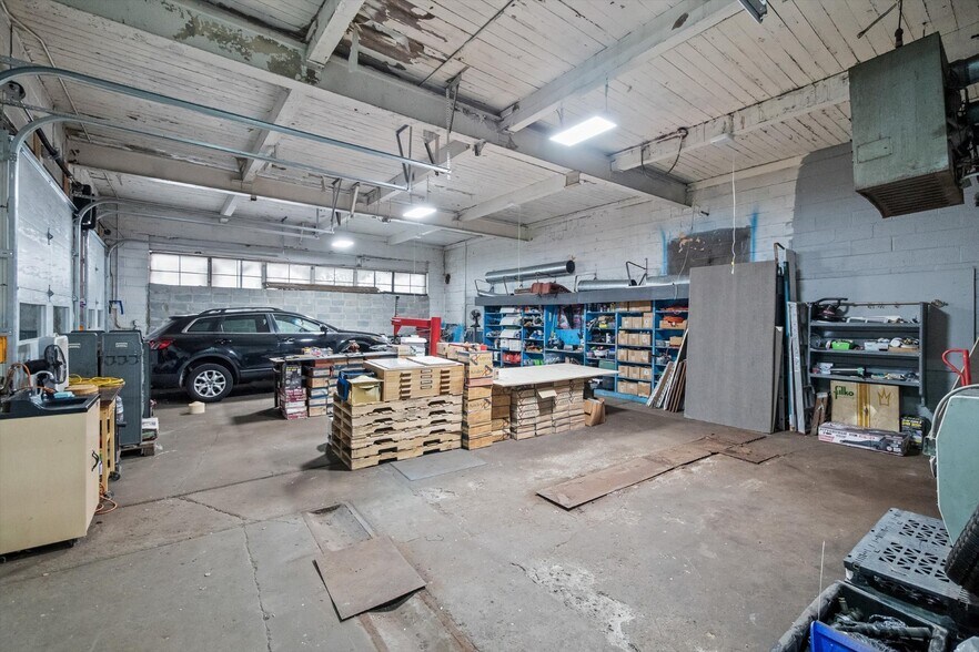 More Photos Of 1750 E State Fair, Highland Park Auto Repair For Lease