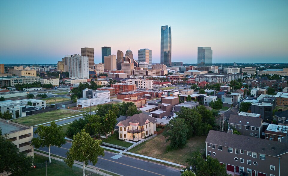 More Photos Of 614 NW 8th St, Oklahoma City Office For Sale