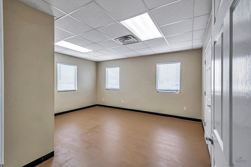 More Photos Of 1010 S Meadow Ave, Odessa Warehouse For Sale
