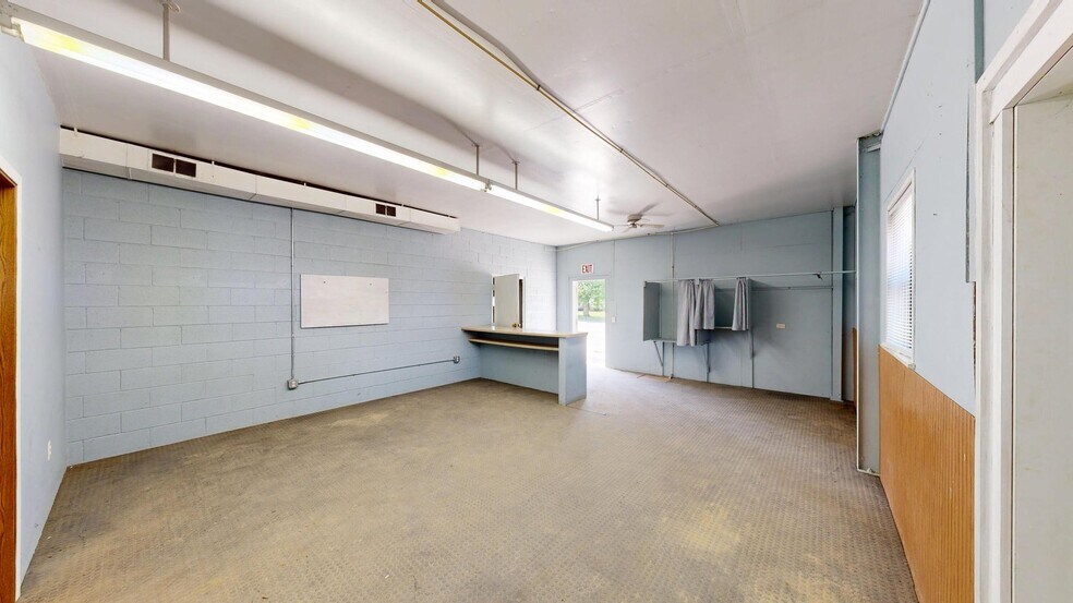 More Photos Of 120 W Charles St, Readstown Warehouse For Sale