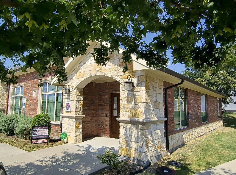 More Photos Of 8668 John Hickman Pky, Frisco Medical For Lease