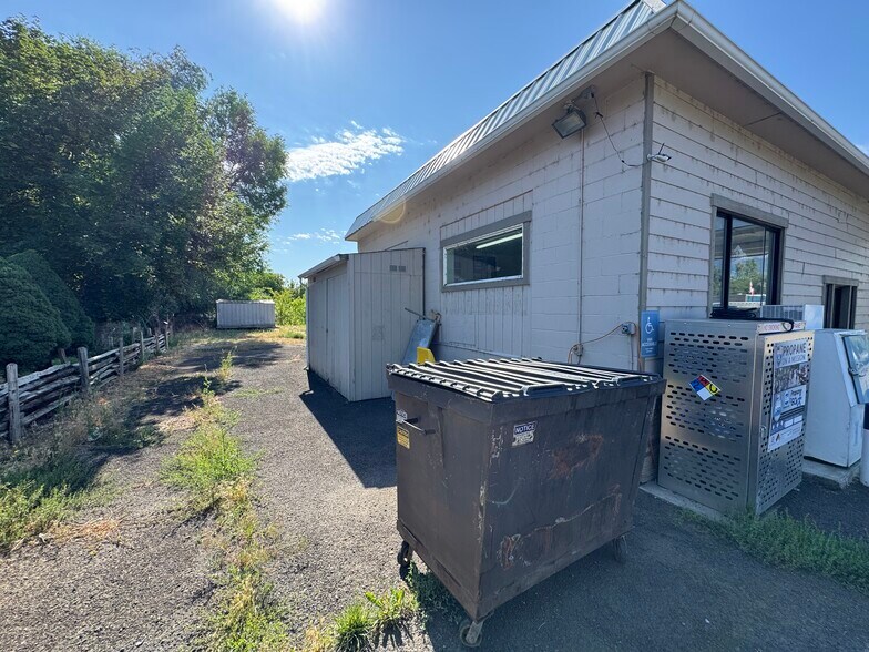 More Photos Of 150 Mountain Blvd, Mount Vernon Service Station For Sale