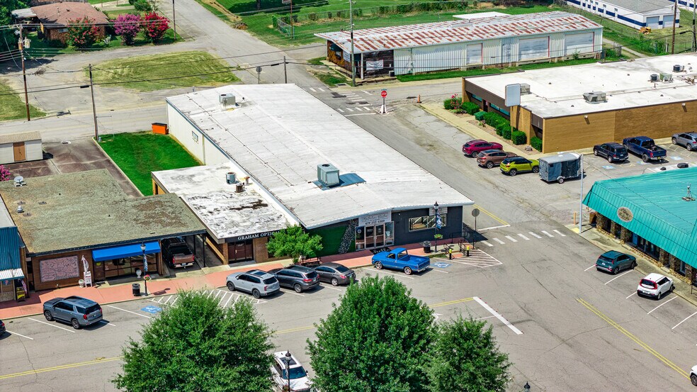 More Photos Of 20 Town Sq, Greenwood Health Club For Sale