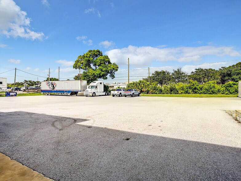 More Photos Of 11625 N 54th St, Clearwater Manufacturing For Sale