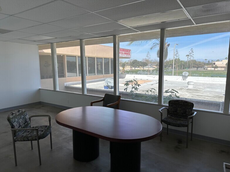 More Photos Of 1104-1106 E 17th St, Santa Ana General Retail For Lease