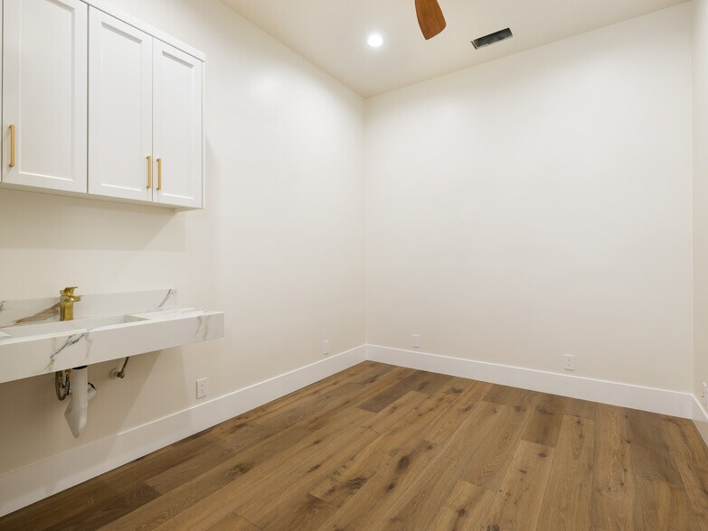 More Photos Of 1427 W 8th St, San Pedro Coworking Space